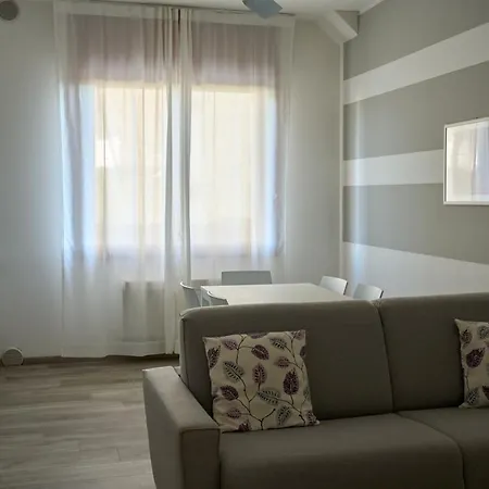 Diplomatic-residence Fronte Mare-piazza Torino-lido Di Апартаменты