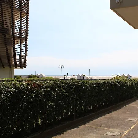 Апартаменты Diplomatic-residence Fronte Mare-piazza Torino-lido Di *