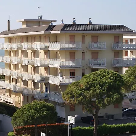 Diplomatic-residence Fronte Mare-piazza Torino-lido Di Лидо-ди-Езоло