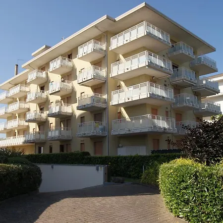 Diplomatic-residence Fronte Mare-piazza Torino-lido Di Лидо-ди-Езоло