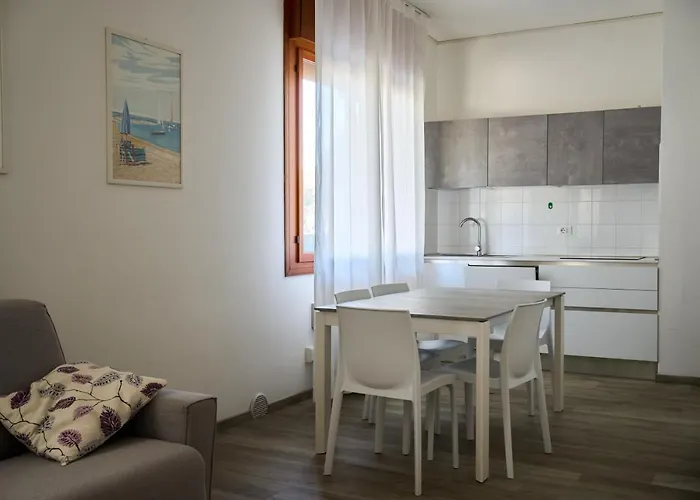 Diplomatic-residence Fronte Mare-piazza Torino-lido Di Appartement