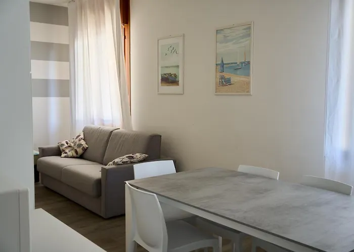 Diplomatic-residence Fronte Mare-piazza Torino-lido Di Appartement