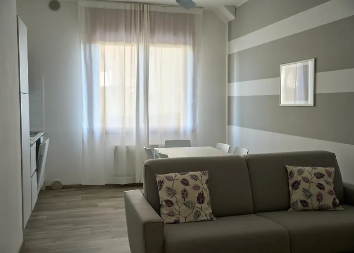 Diplomatic-residence Fronte Mare-piazza Torino-lido Di Appartement